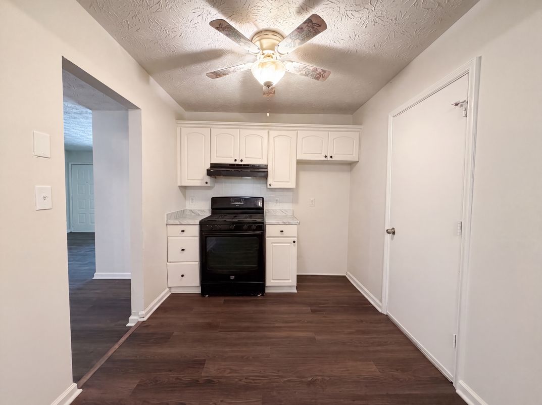 Photo 13 of 25 of 3808 Shane Ct, Ellenwood, GA