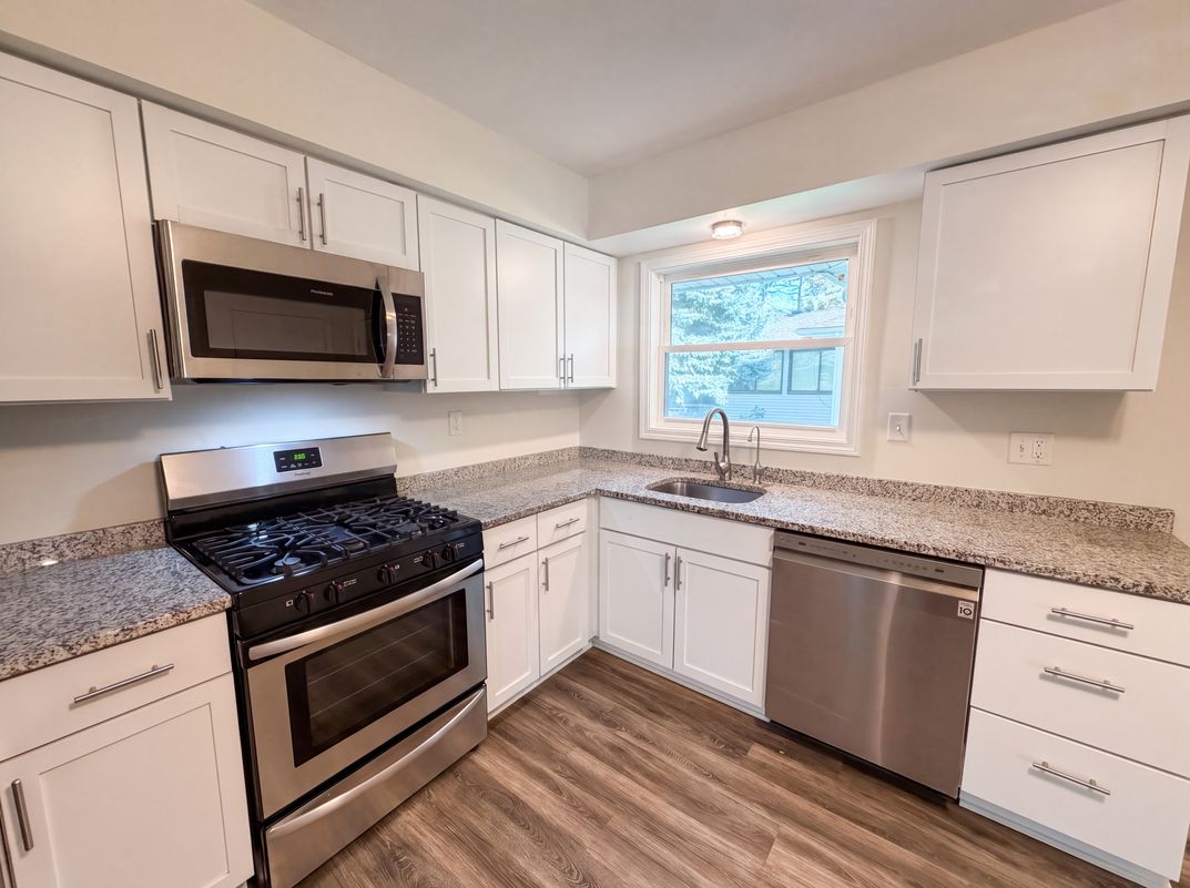 Photo 8 of 22 of 4423 Tyler St NE, Columbia Heights, MN