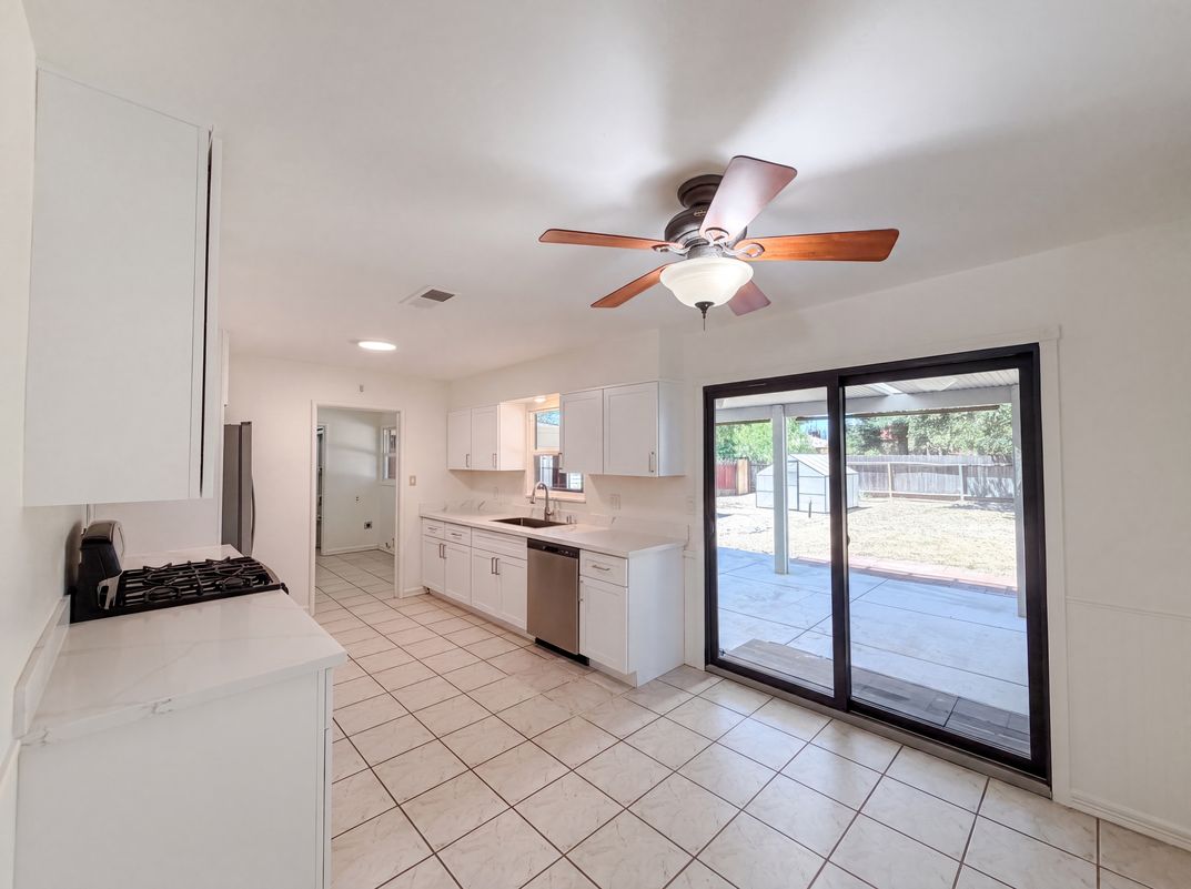 Photo 9 of 41 of 719 N Crescent Ave, Lodi, CA