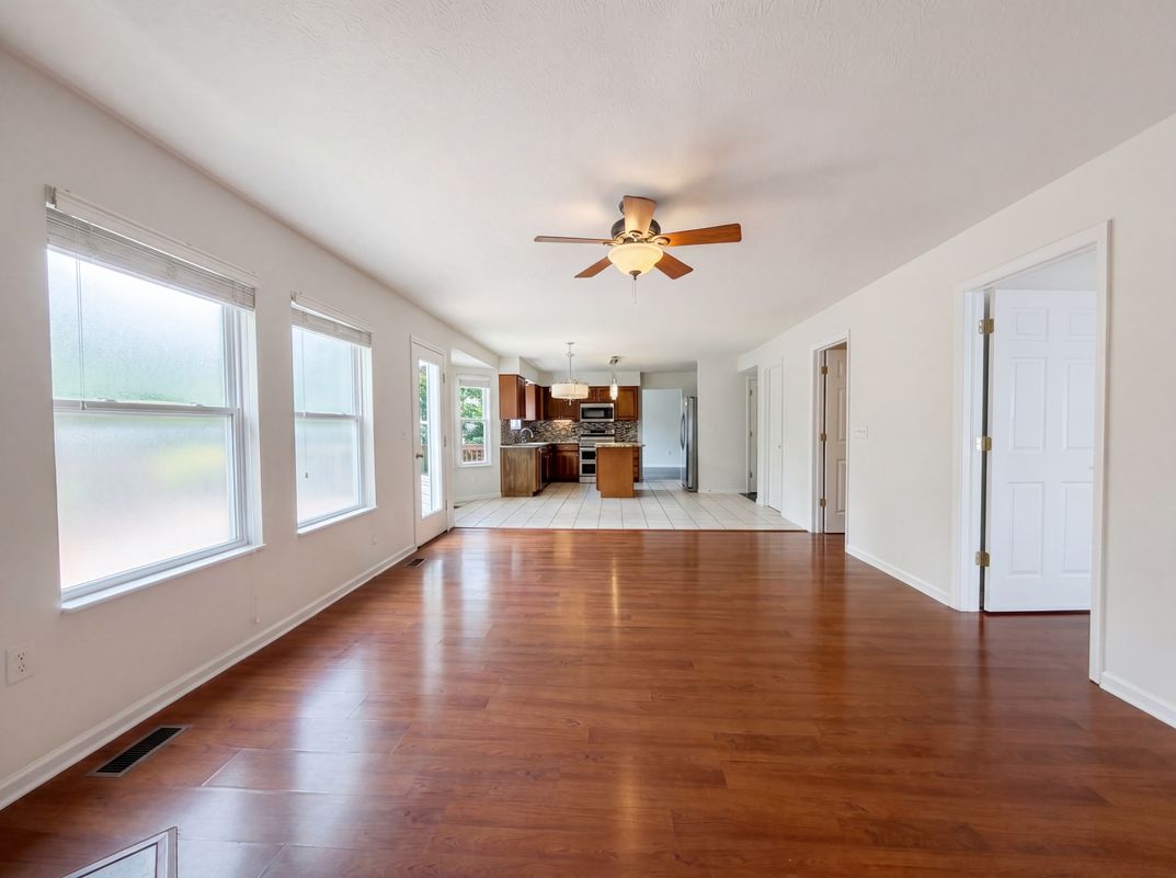 Photo 17 of 44 of 7966 Lazelle Woods Dr, Westerville, OH