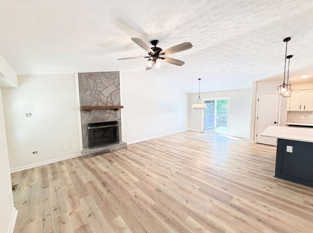 Photo 3 of 24 of 1327 Towne Harbor Trl, Woodstock, GA
