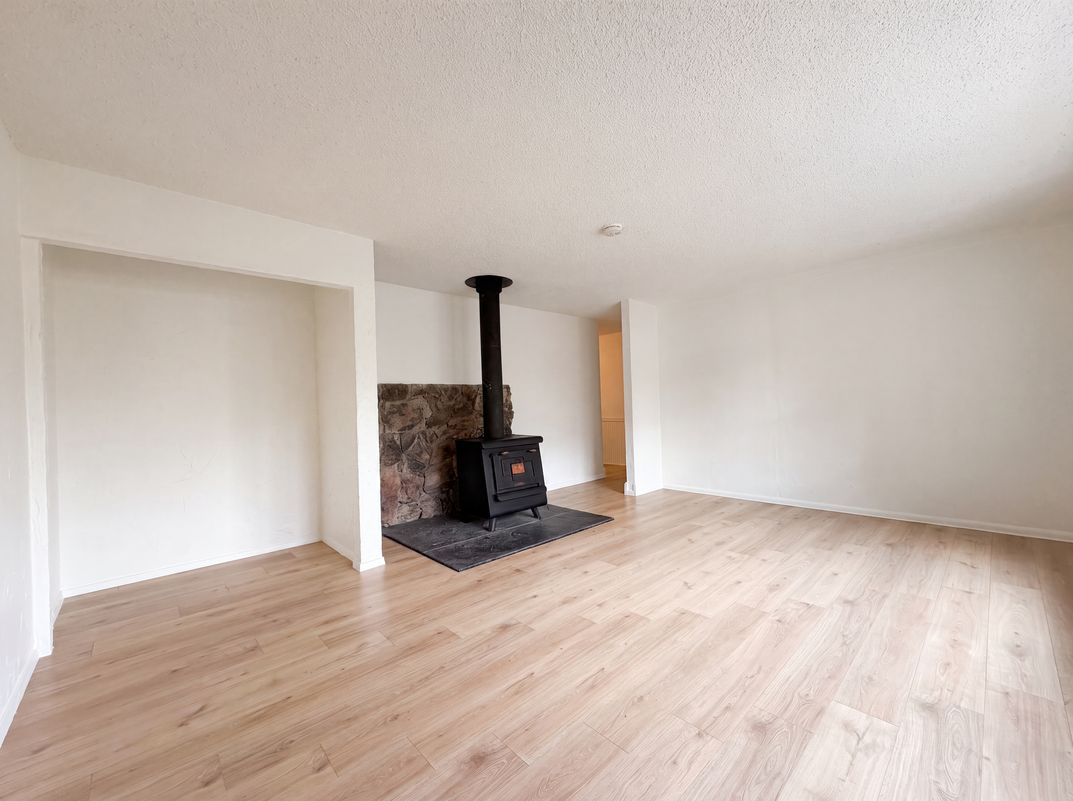 Property photo 3 of 1307 Redwood Dr
