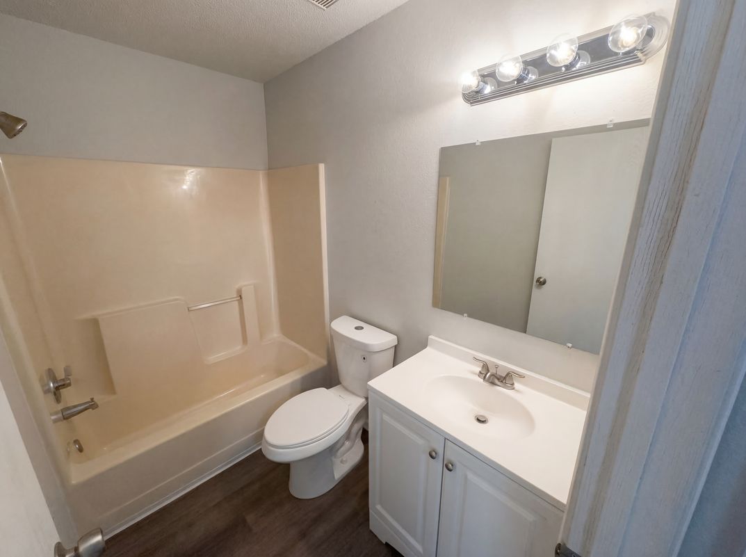 Photo 6 of 20 of 6654 Hazelhatch Dr, Indianapolis, IN