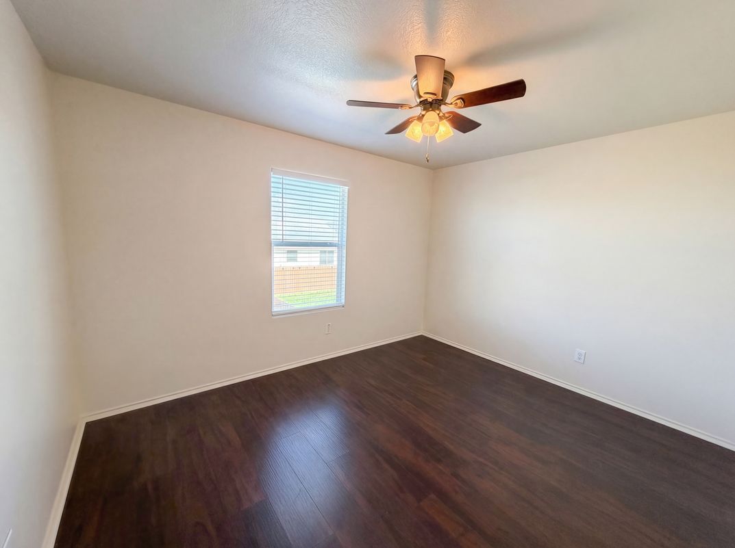 Photo 14 of 23 of 2027 Pine Knot Dr, Heartland, TX