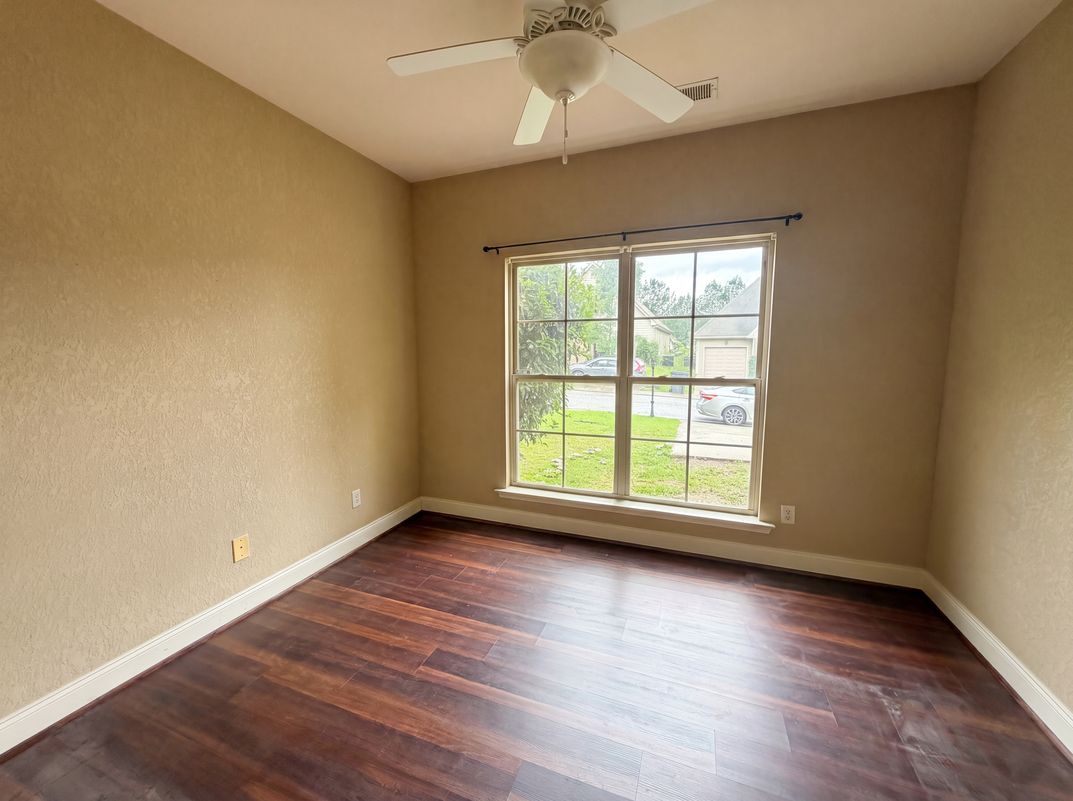 Photo 10 of 17 of 124 Cattail Ln, Calera, AL