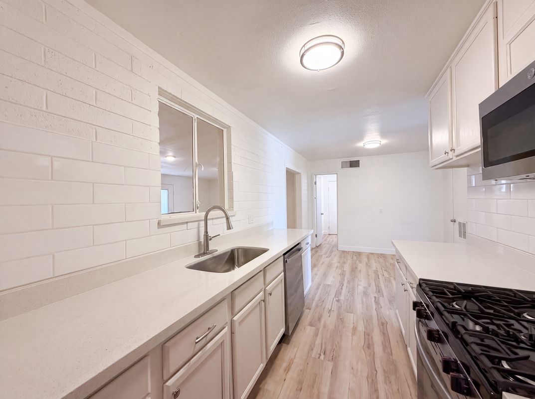Photo 7 of 21 of 3132 W Bethany Home Rd, Phoenix, AZ