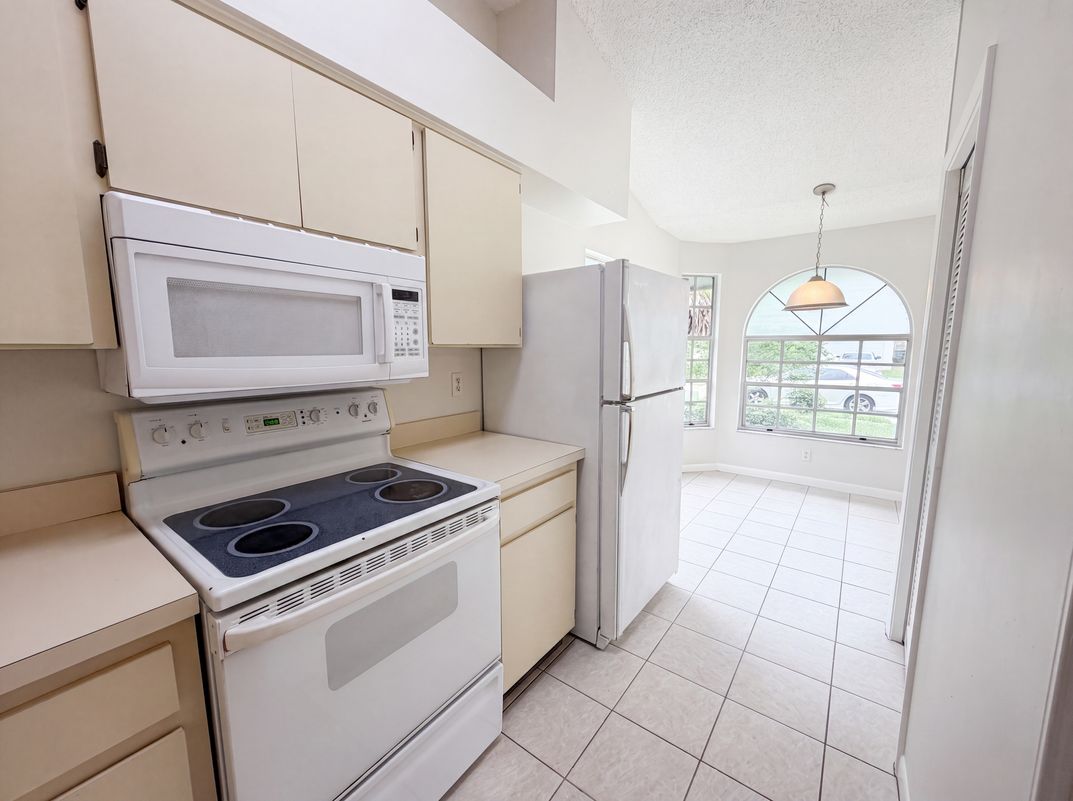 Photo 8 of 18 of 8613 Cottonway Ln, Tampa, FL