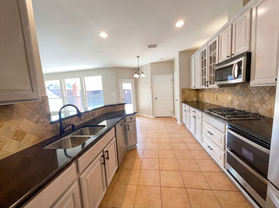 Photo 14 of 21 of 11963 Henderson Dr, Frisco, TX