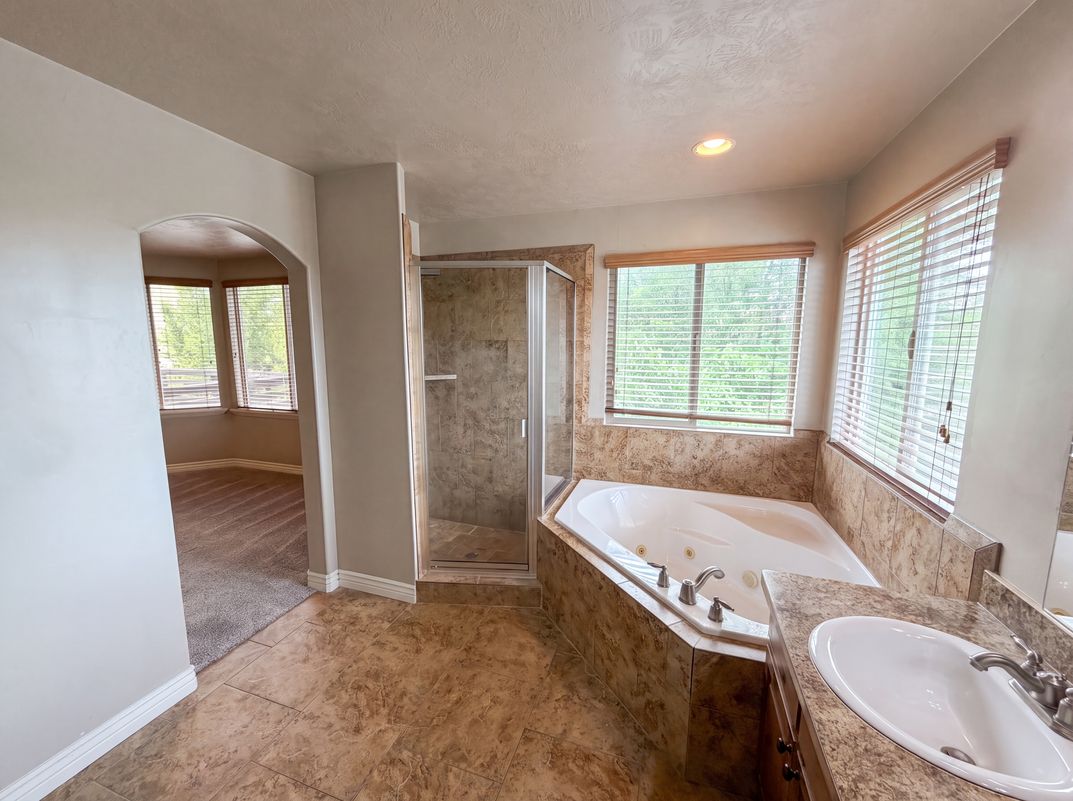 Photo 17 of 31 of 14496 S Fox Creek Dr, Herriman, UT