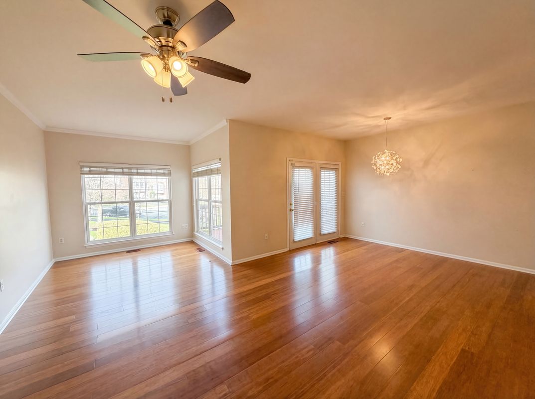 Photo 17 of 28 of 18560 Sierra Springs Sq, Leesburg, VA