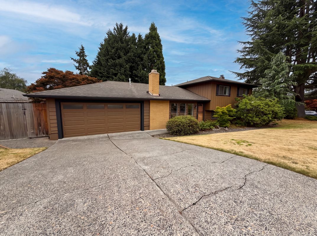 Photo 18 of 22 of 11530 SW Tigard Dr, Portland, OR