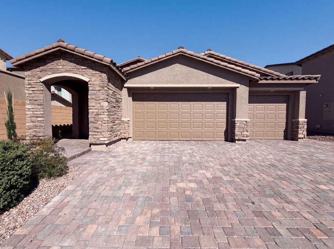 Property photo 1 of 2270 Luna Haven St