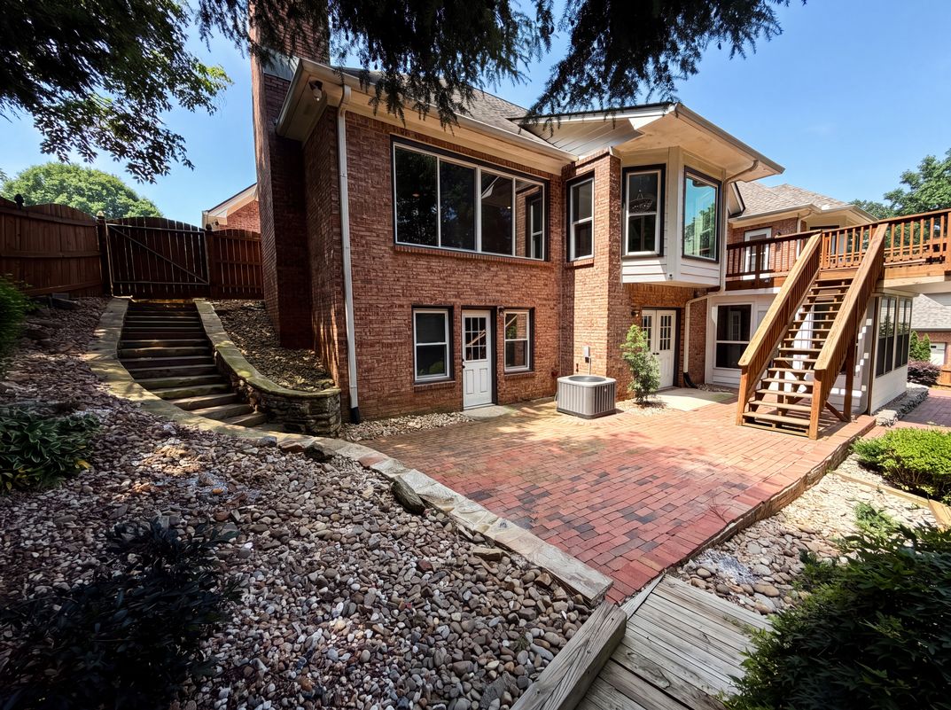 Photo 5 of 39 of 135 N Clublands Ct, Johns Creek, GA