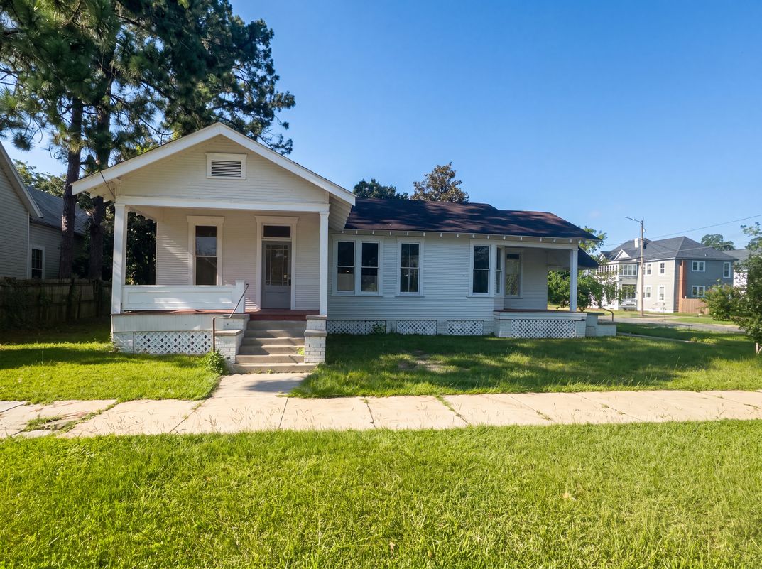 Photo 23 of 25 of 809 Mary St, Waycross, GA
