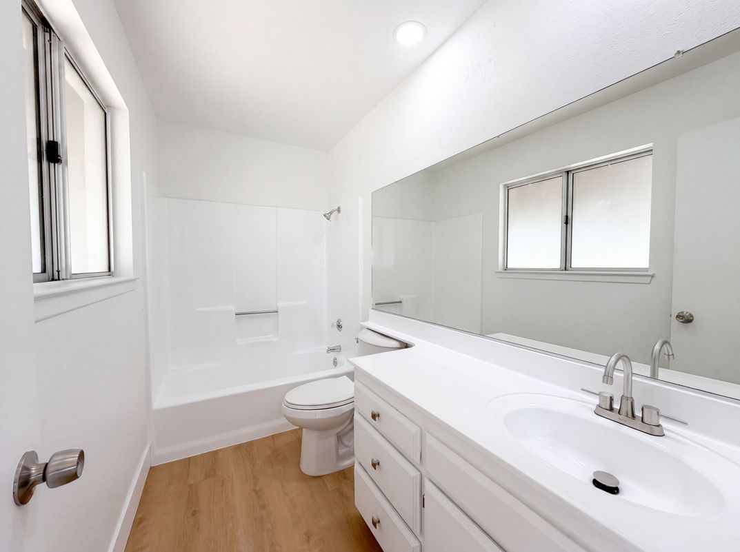Photo 16 of 21 of 40733 176th St E, Lancaster, CA