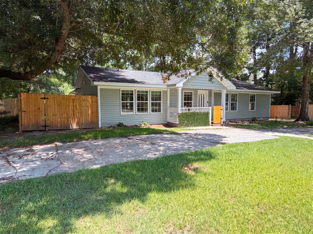 Photo 19 of 20 of 829 W 2nd North St, Summerville, SC