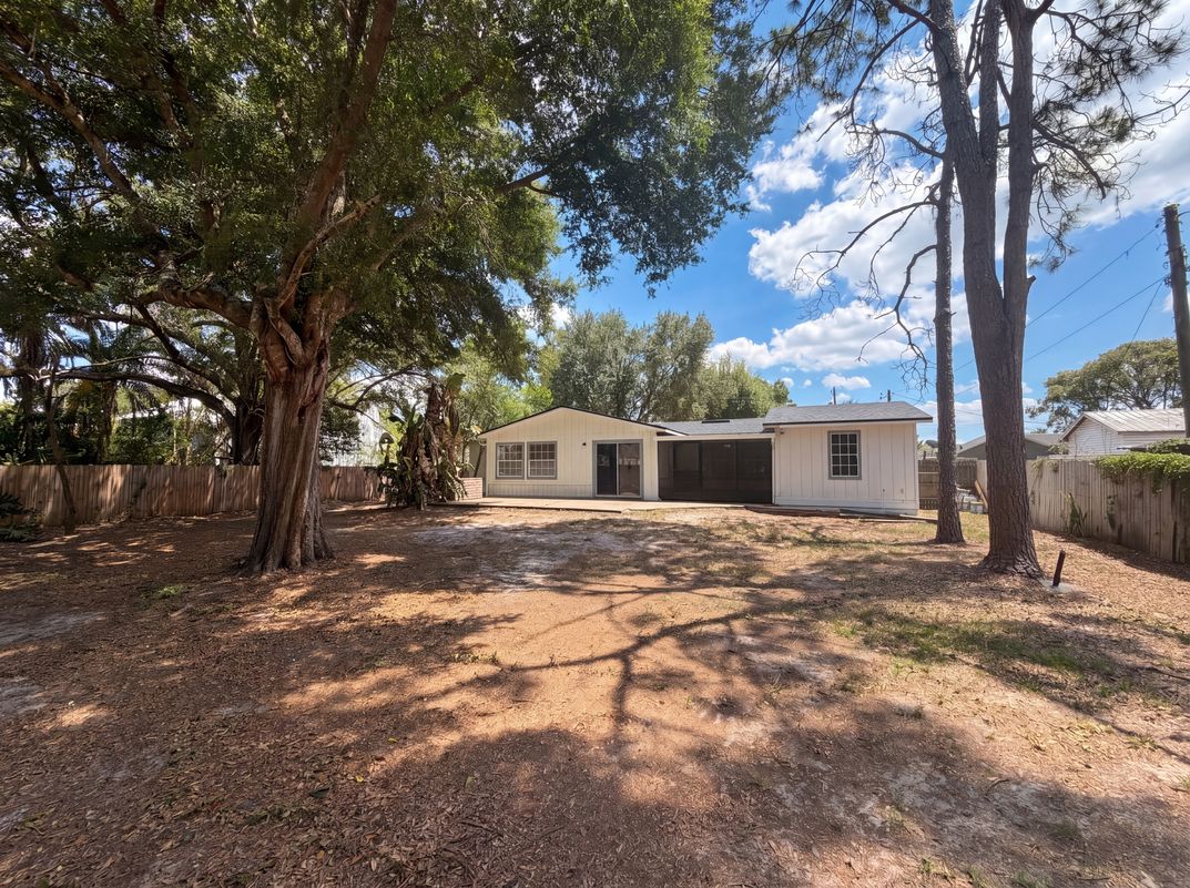 Photo 5 of 19 of 613 4th St NE, Fort Meade, FL