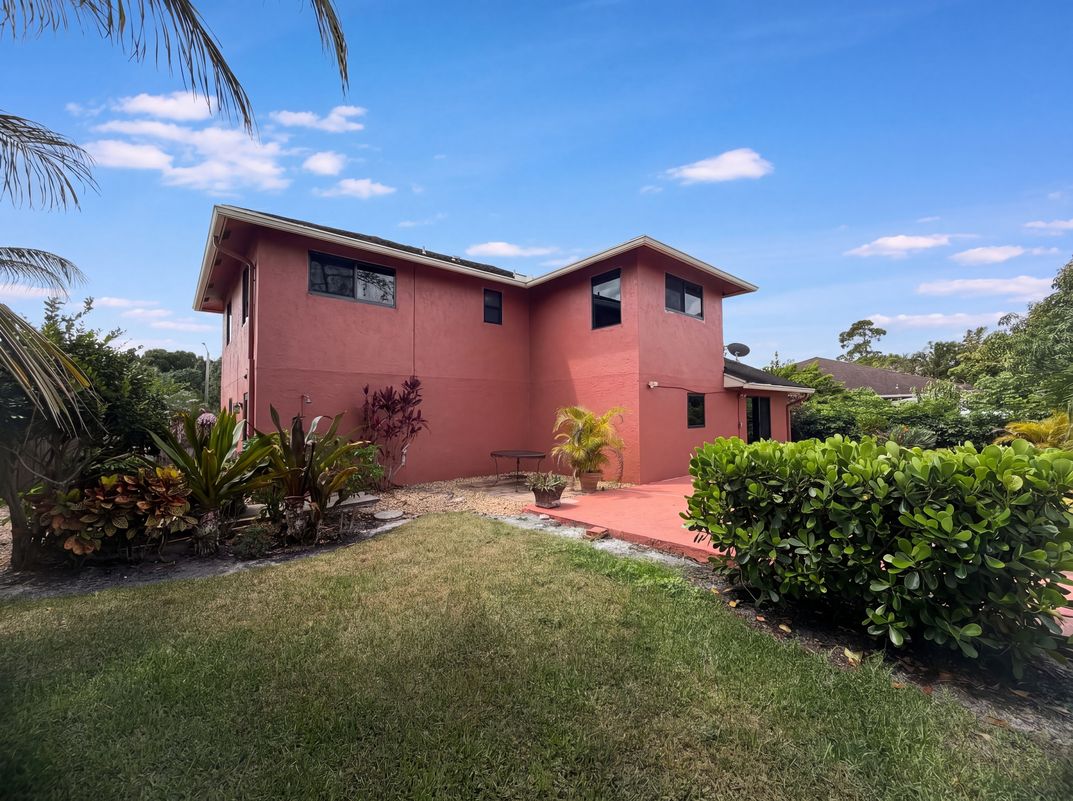 Photo 35 of 47 of 118 Waterway Rd, Royal Palm Beach, FL