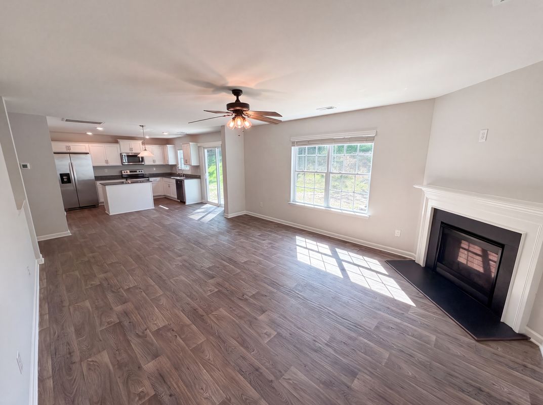 Photo 3 of 26 of 2014 Tarzi Ln, Charlotte, NC