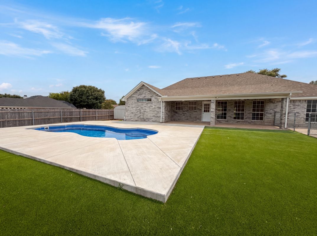Photo 5 of 25 of 1226 Oakmanor Cir, Hewitt, TX