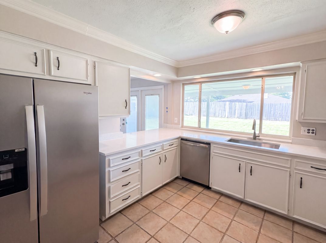Photo 6 of 22 of 1618 Woodcrest Ln, Carrollton, TX