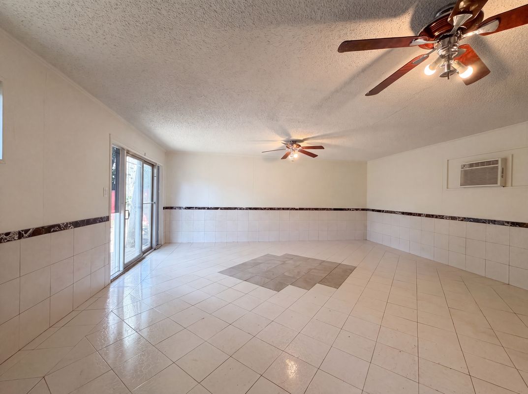 Photo 10 of 24 of 725 Ridgecrest Dr, Irving, TX