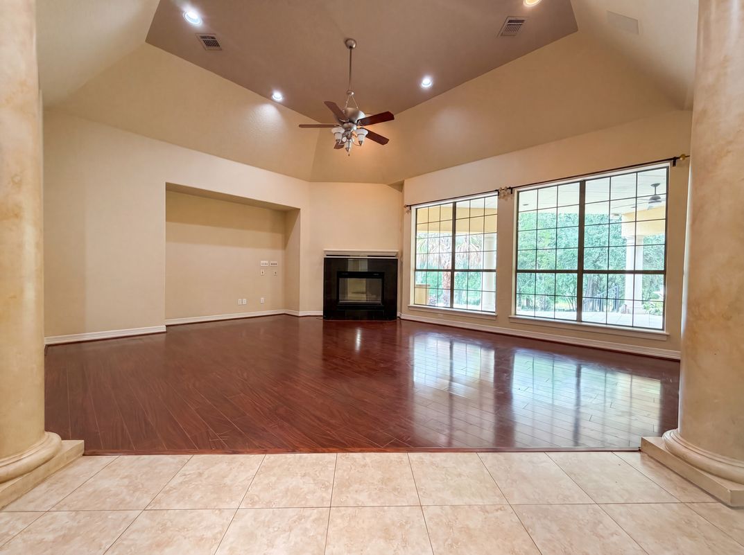 Photo 3 of 26 of 20646 Wahl Ln, San Antonio, TX