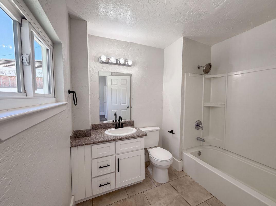 Photo 21 of 29 of 1860 W Willow St, Stockton, CA