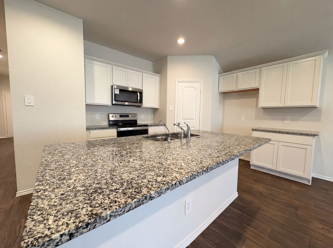 Property photo 2 of 2522 S Colosseum Ct