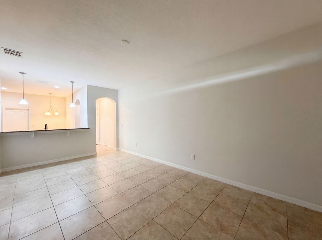 Photo 10 of 26 of 10844 Verawood Dr, Riverview, FL
