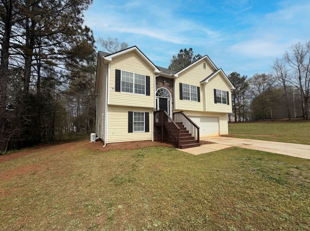Photo 6 of 25 of 479 Clearwater Way, Monroe, GA