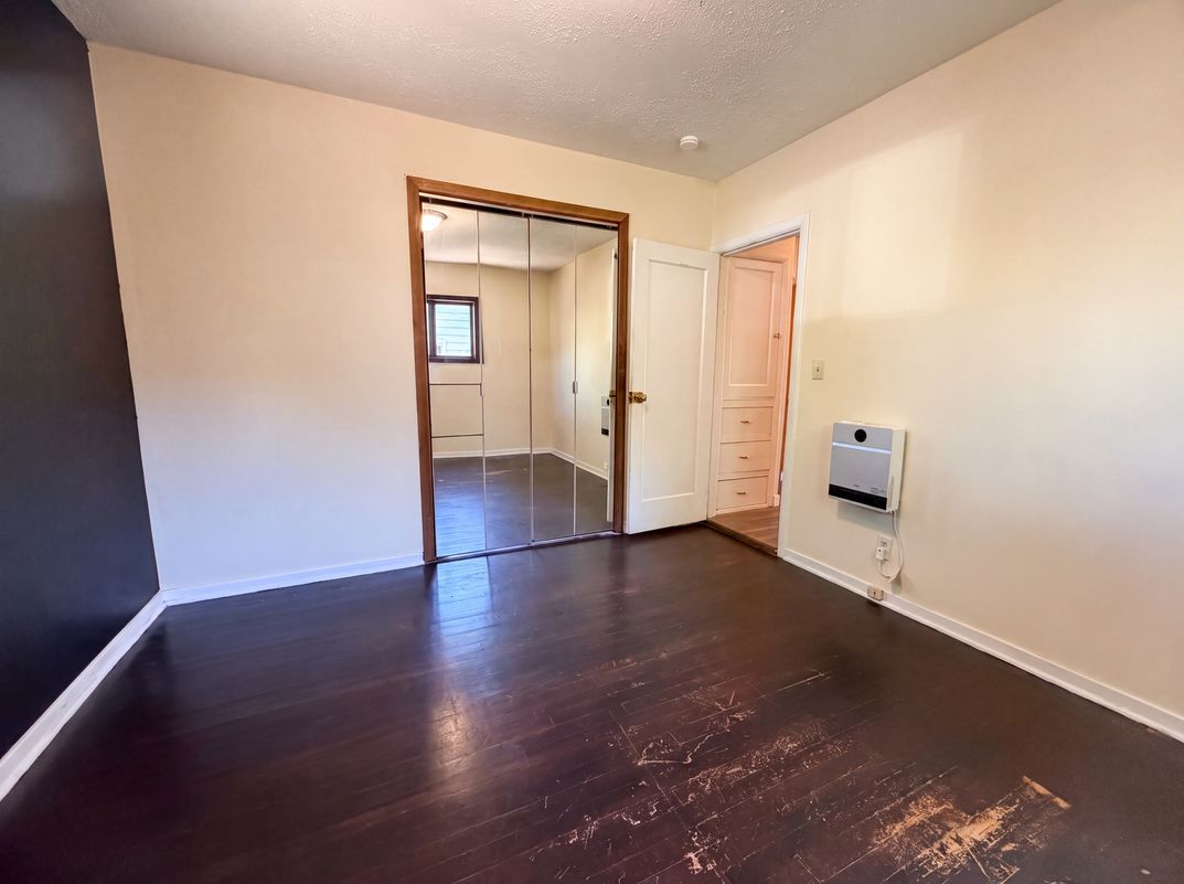 Photo 4 of 22 of 5926 SE Lexington St, Portland, OR