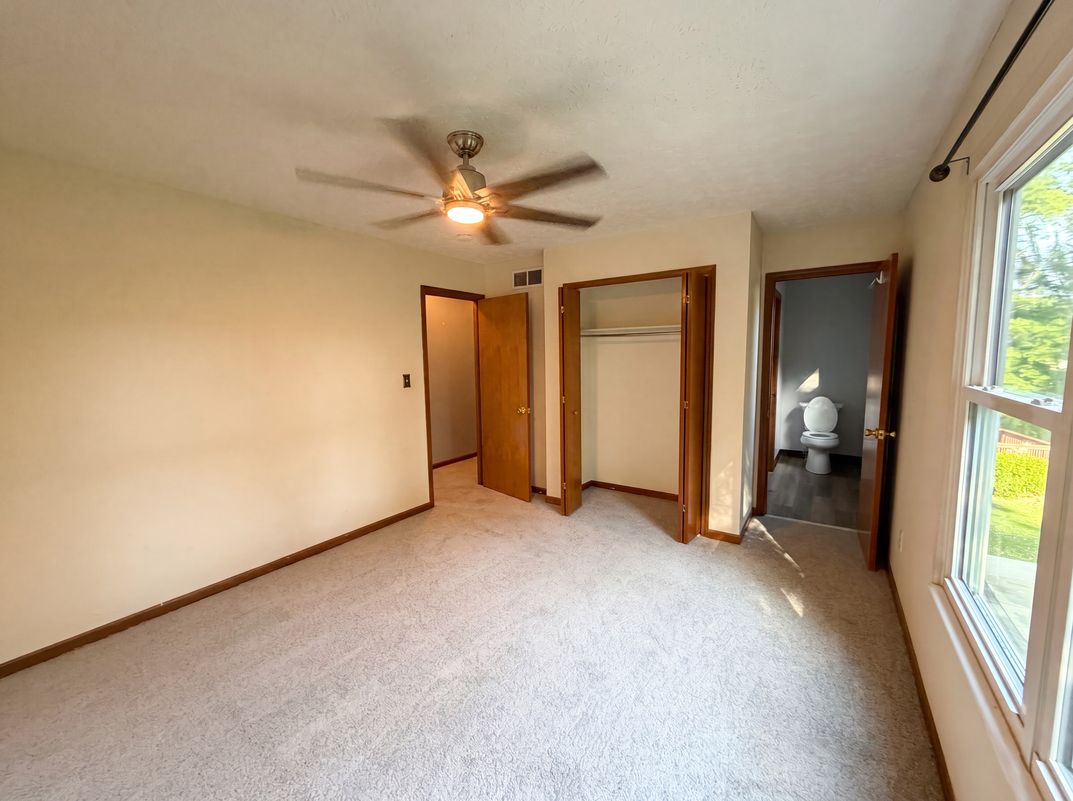 Photo 9 of 21 of 654 Diamond Cir, Ravenna, OH