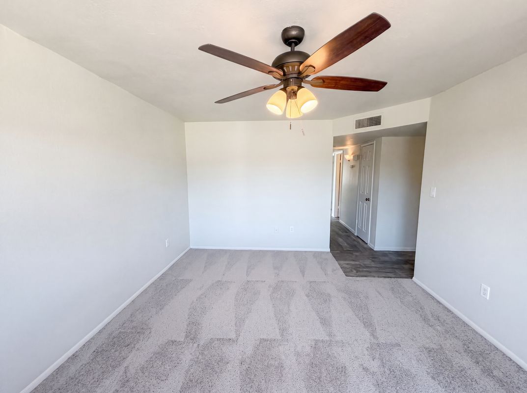 Photo 4 of 25 of 5908 W Calavar Rd, Glendale, AZ
