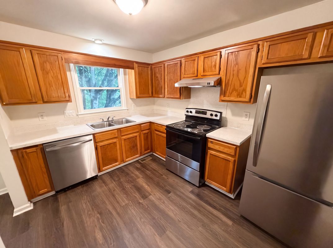 Photo 13 of 28 of 6409 Tivoli Ct, Charlotte, NC