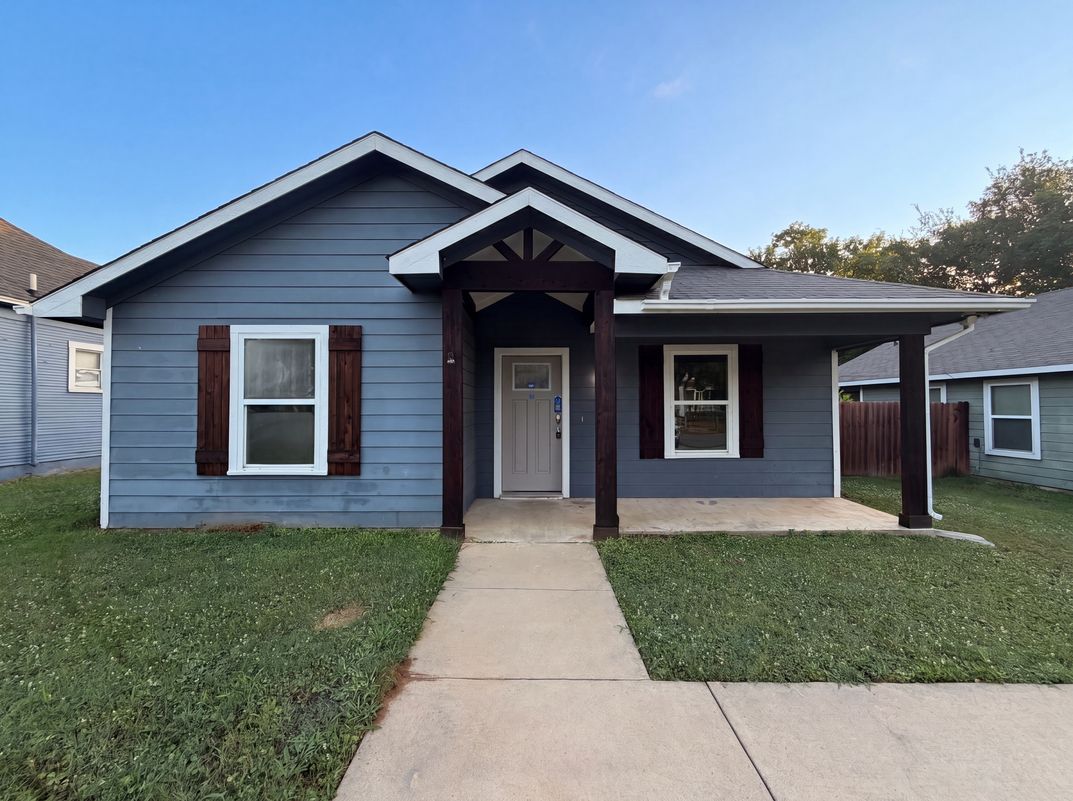 Photo 19 of 20 of 709 W Hull St, Denison, TX