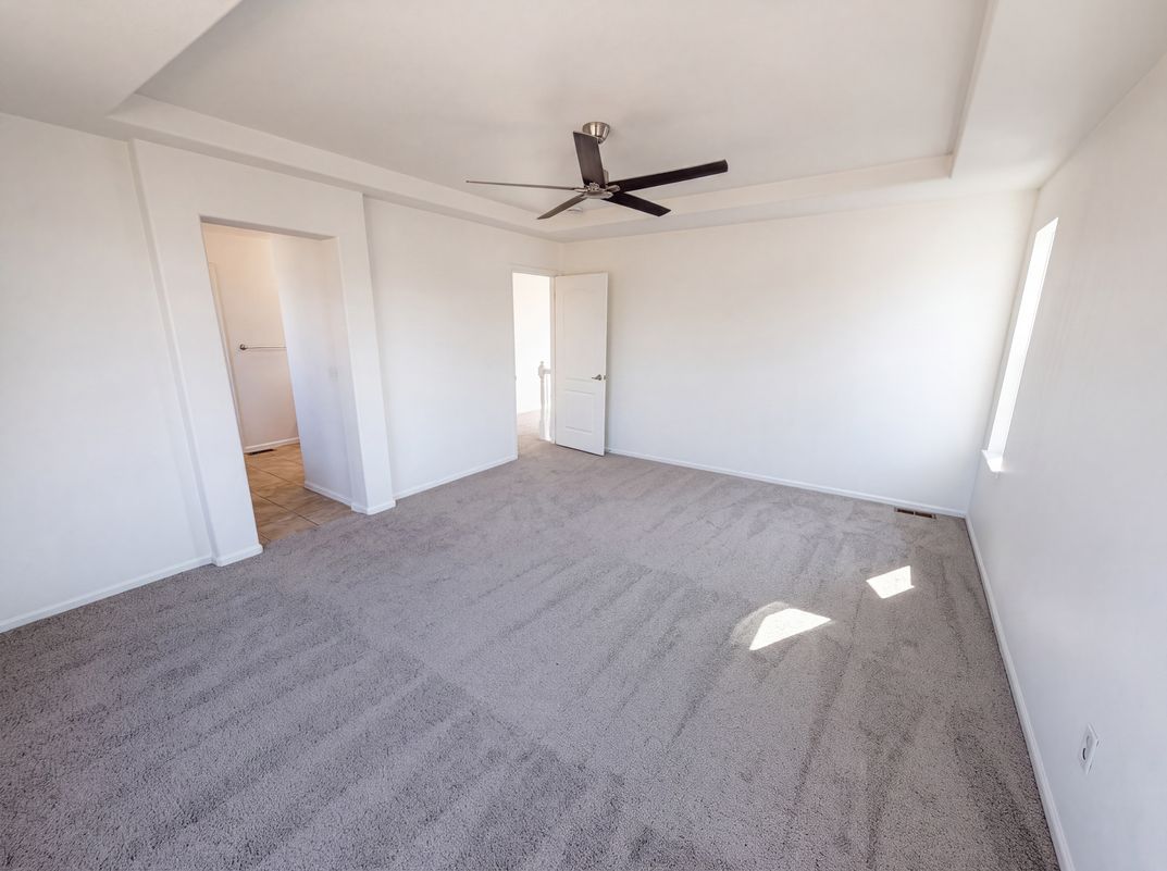 Photo 4 of 31 of 10253 Uravan St, Commerce City, CO