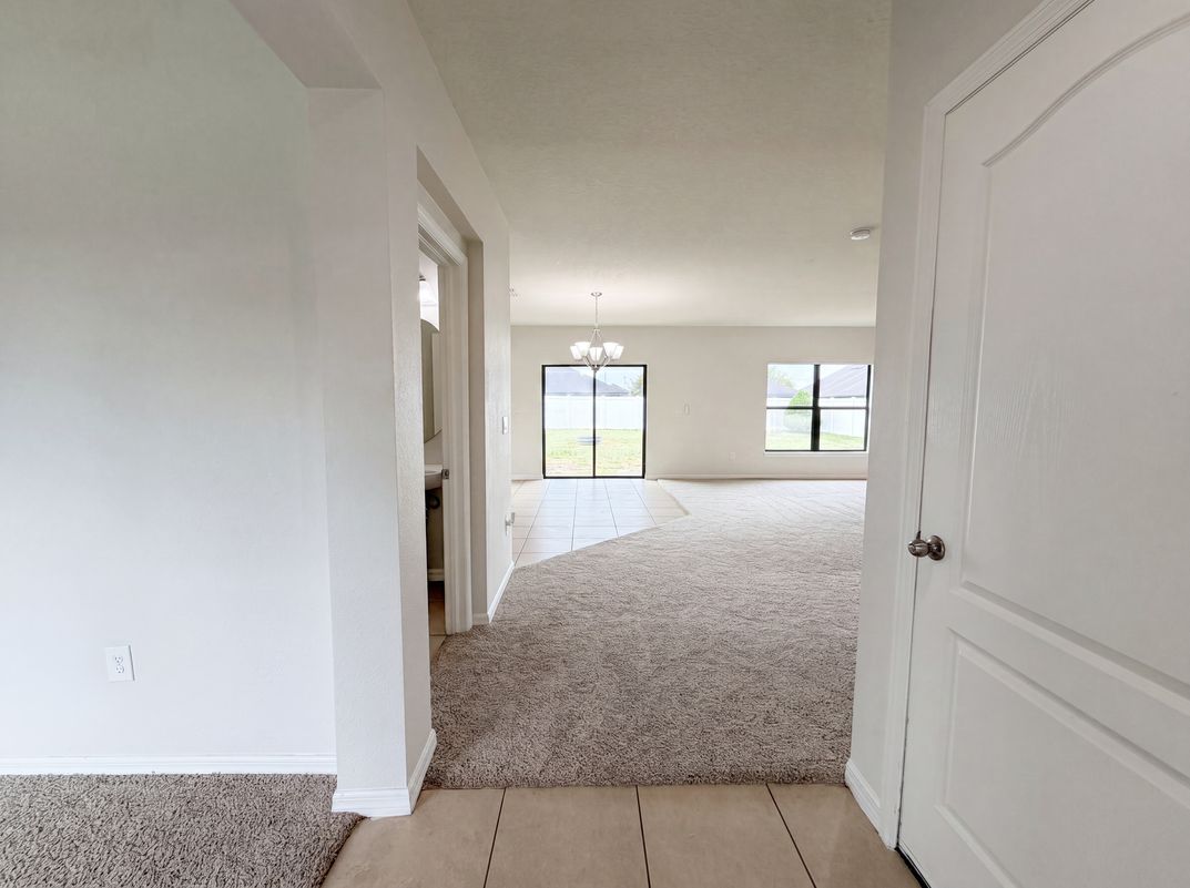 Photo 7 of 29 of 14207 Alistar Manor Dr, Wimauma, FL