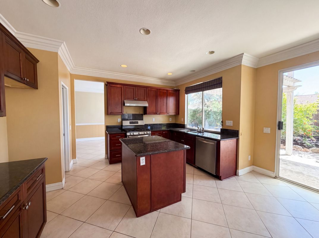 Photo 2 of 21 of 27801 Canyon Hills Way, Murrieta, CA