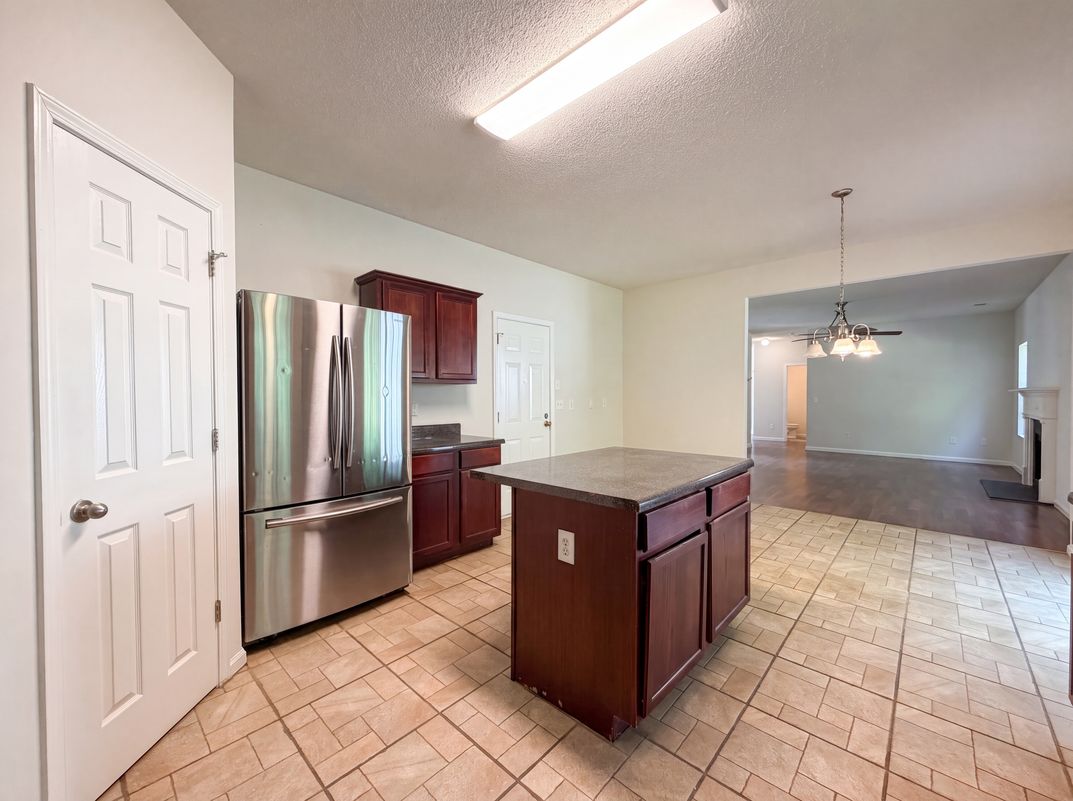 Photo 13 of 29 of 6257 Polar Fox Ct, Riverdale, GA