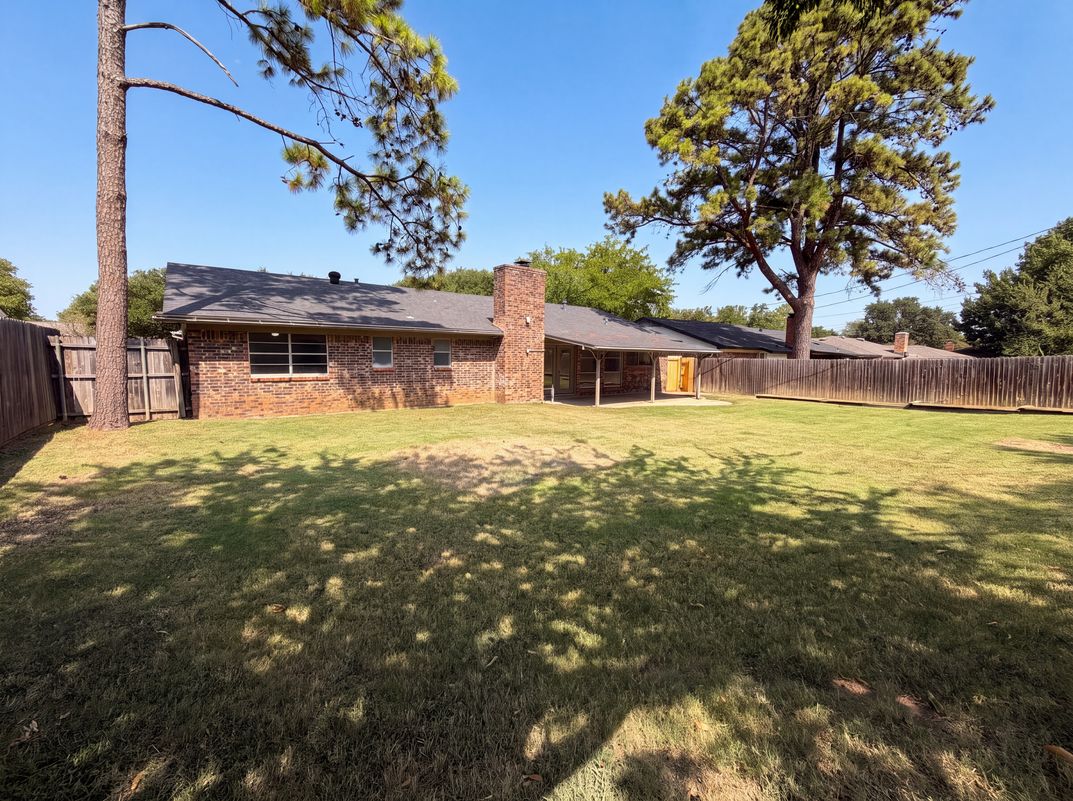 Photo 23 of 25 of 2136 Mountainview Dr, Hurst, TX