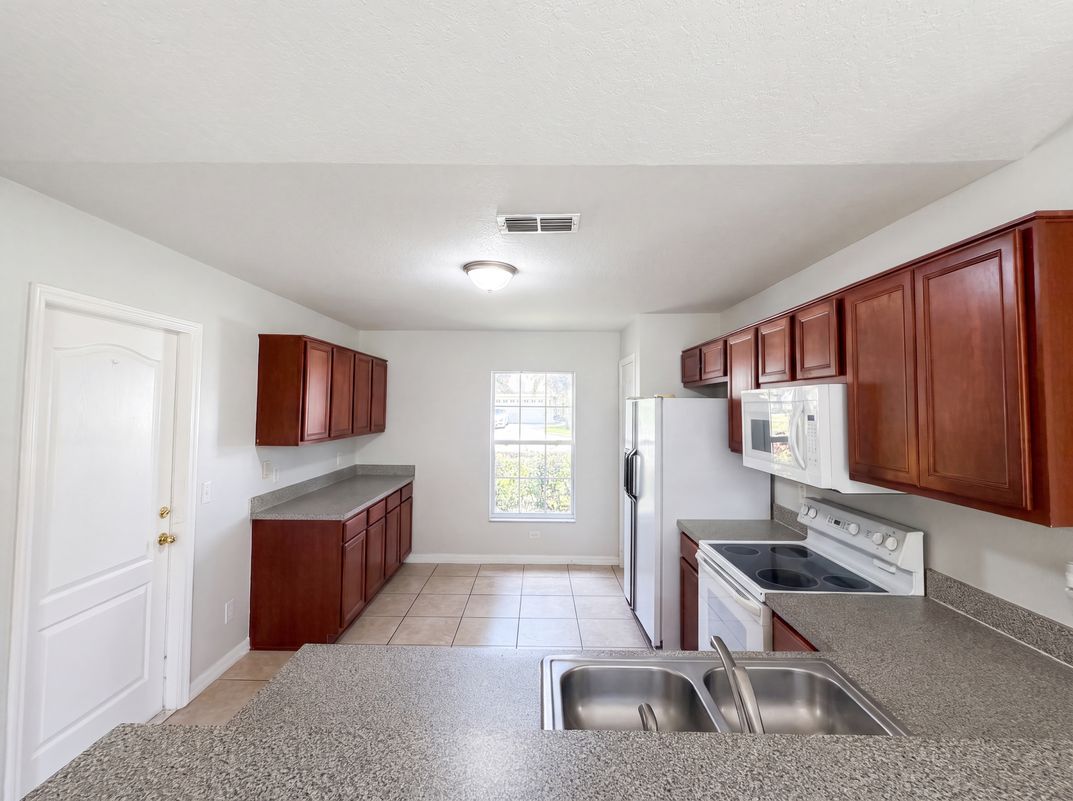 Photo 11 of 33 of 306 Garden Oak Ct, Apopka, FL