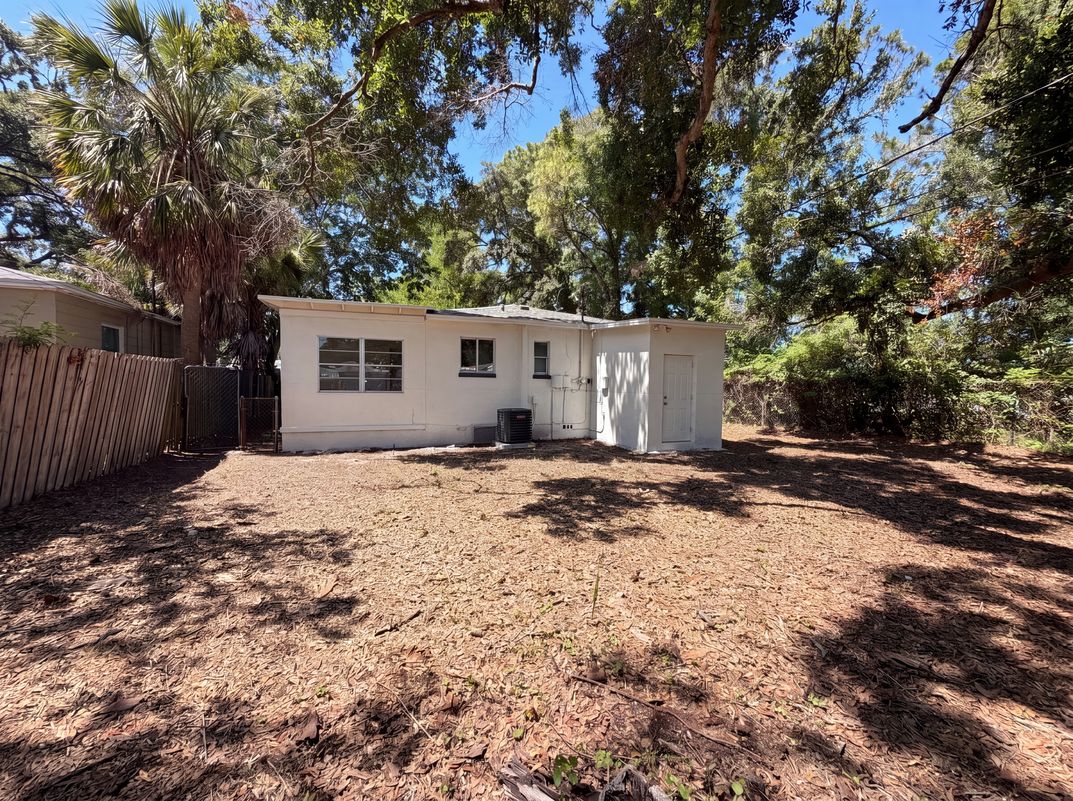 Photo 5 of 18 of 2235 45th Ave N, Saint Petersburg, FL