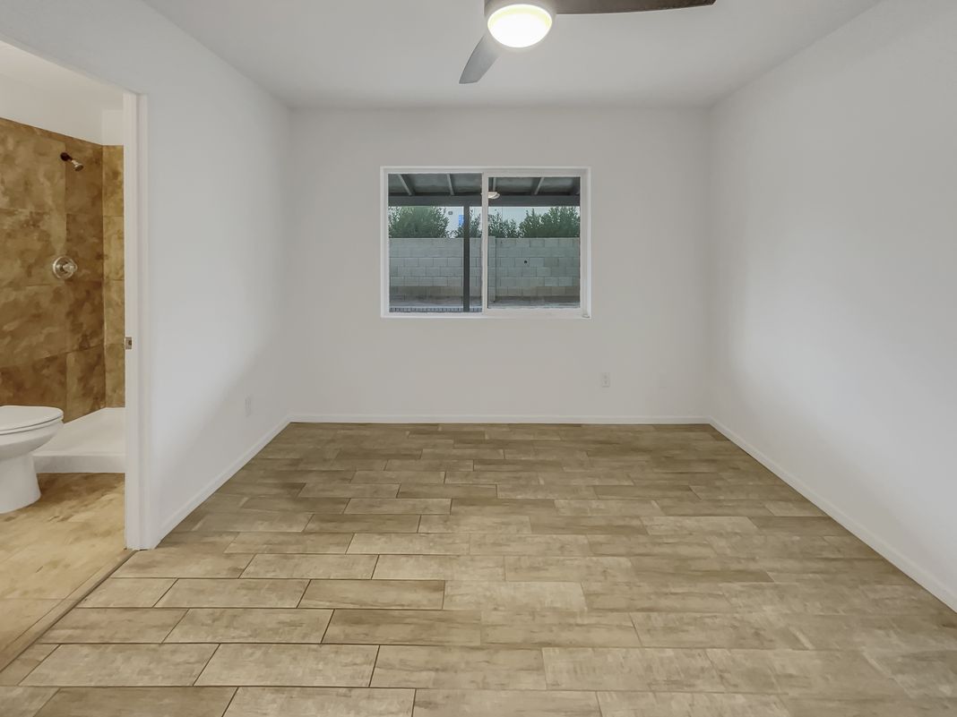 Photo 12 of 20 of 13628 N 40th Dr, Phoenix, AZ