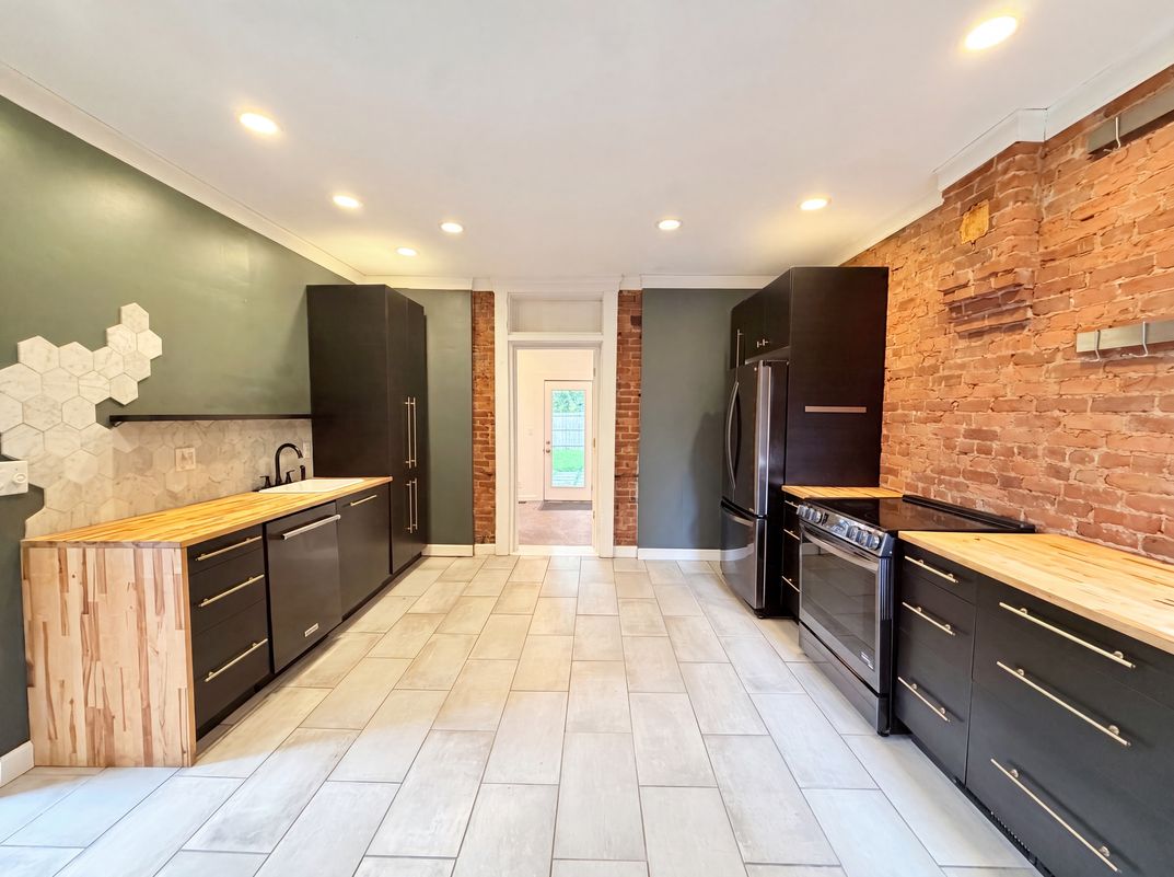 Photo 6 of 27 of 1011 Rogers St, Louisville, KY
