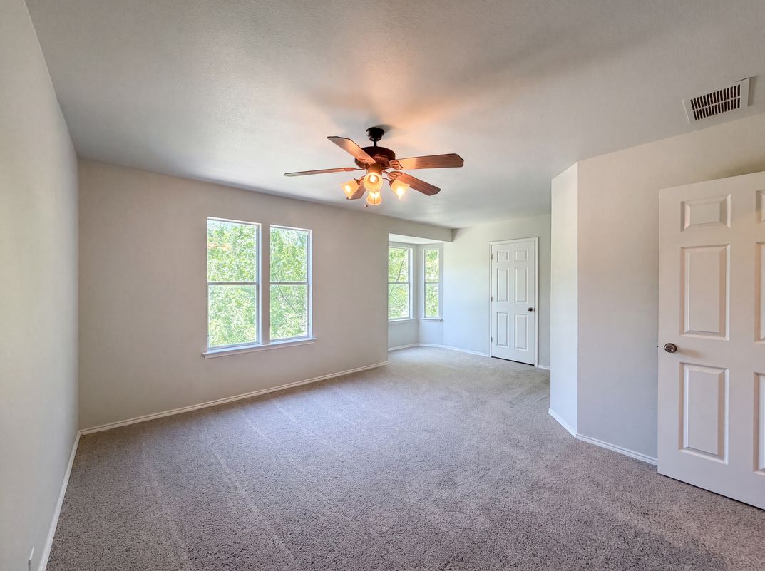 Photo 13 of 26 of 10636 Traymore Dr, Fort Worth, TX
