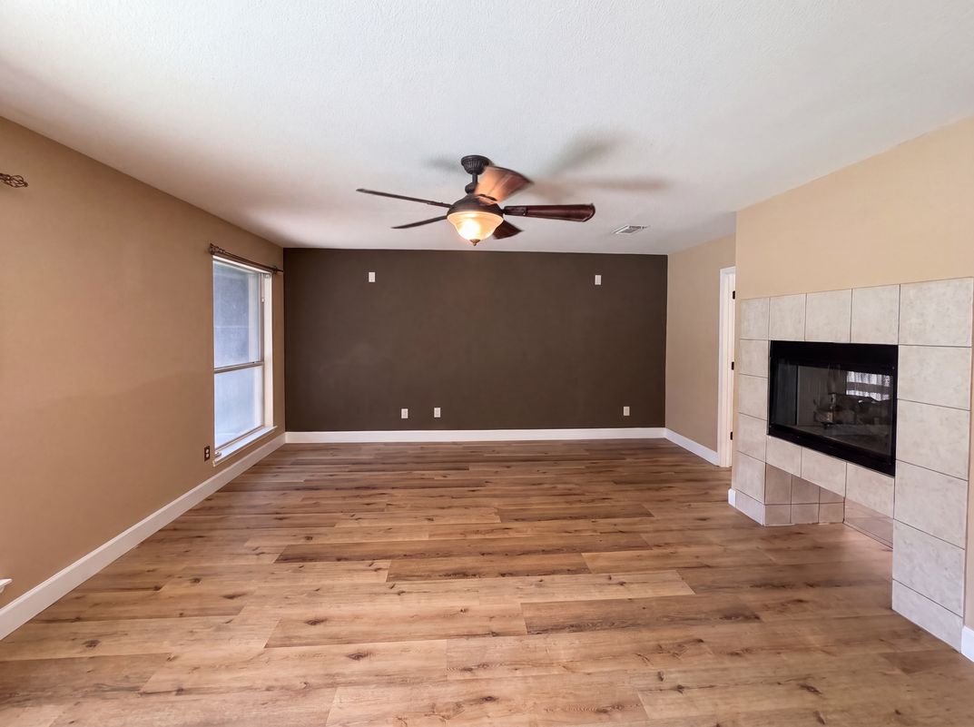 Photo 9 of 27 of 106 Forestview Rd, Hickory Creek, TX