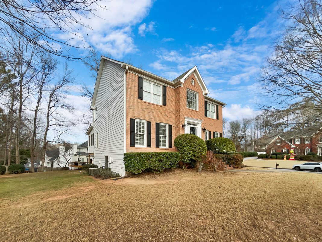 Photo 8 of 68 of 1370 Providence Dr, Lawrenceville, GA