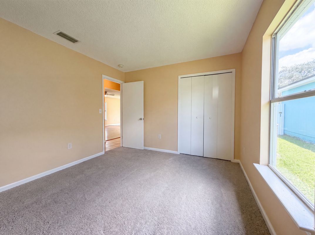 Photo 11 of 19 of 7923 Cherry Blossom Dr N, Jacksonville, FL