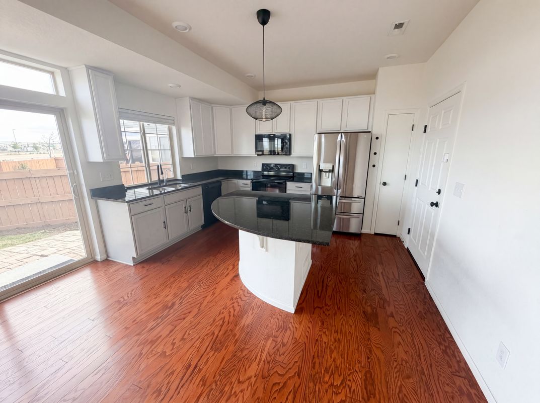 Property photo 2 of 10186 Zeno St